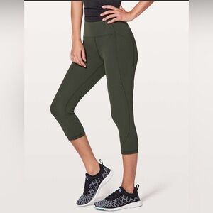 Lululemon Breezy Dot Cropped 19in Cropped Leggings in Evergreen Size 4